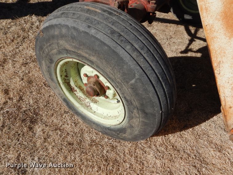 image for item GX9741 1959 Farmall 560 tractor