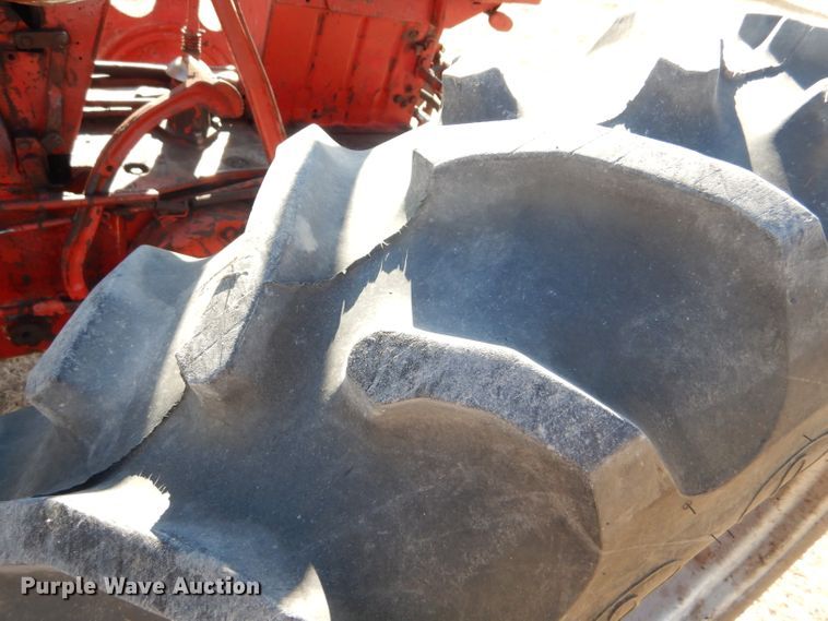 image for item GX9741 1959 Farmall 560 tractor