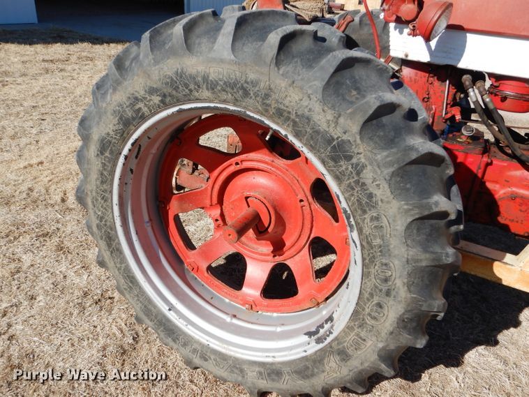 image for item GX9741 1959 Farmall 560 tractor