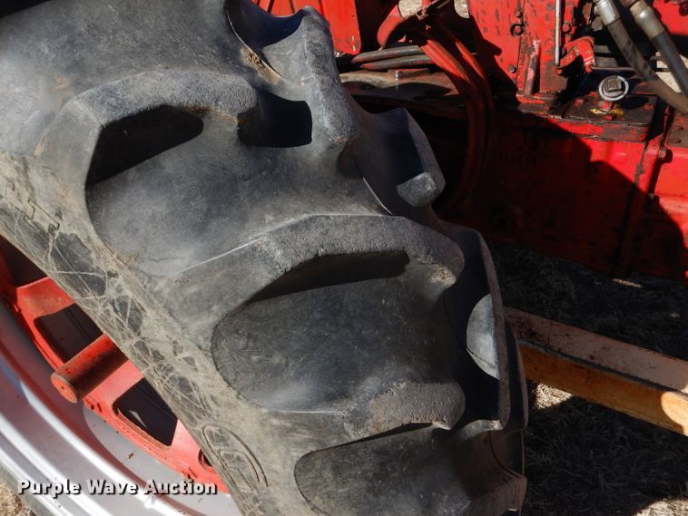 image for item GX9741 1959 Farmall 560 tractor