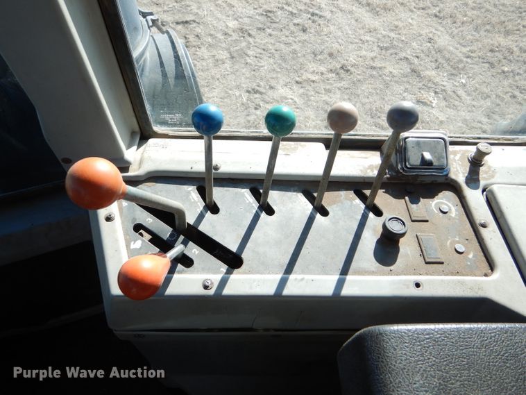 image for item GX9742 1988 Versatile 876 Designation 6 4WD tractor