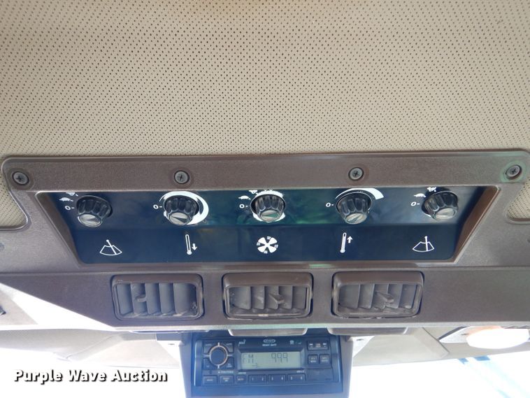 image for item GX9743 1993 John Deere 4960 MFWD tractor