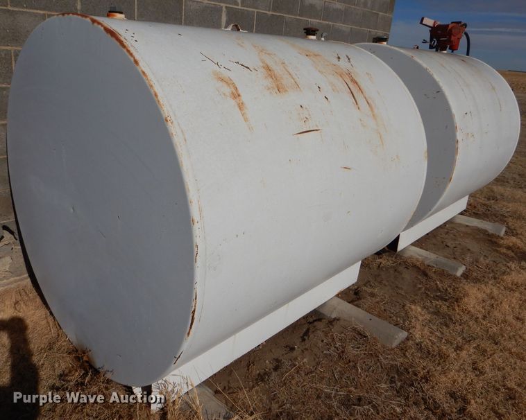 image for item GX9744 (3) fuel tanks