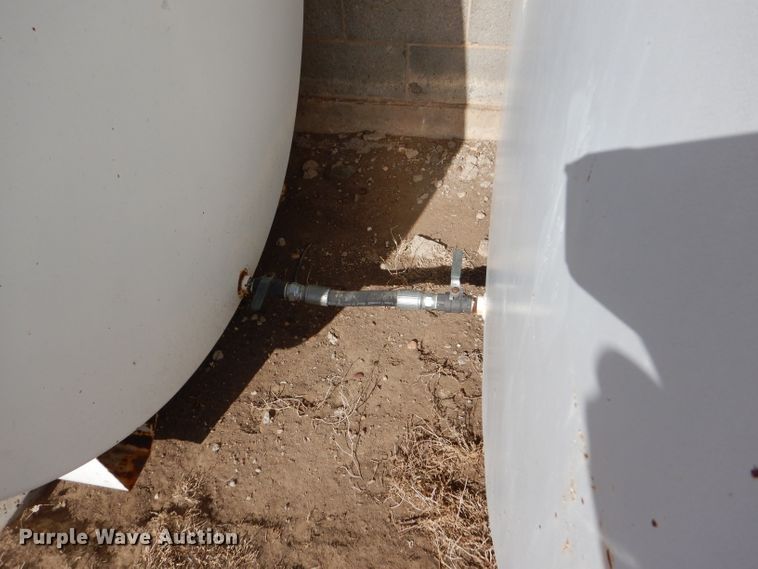 image for item GX9744 (3) fuel tanks