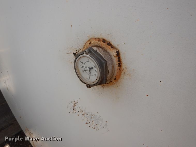 image for item GX9744 (3) fuel tanks