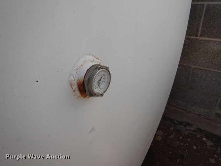 image for item GX9744 (3) fuel tanks