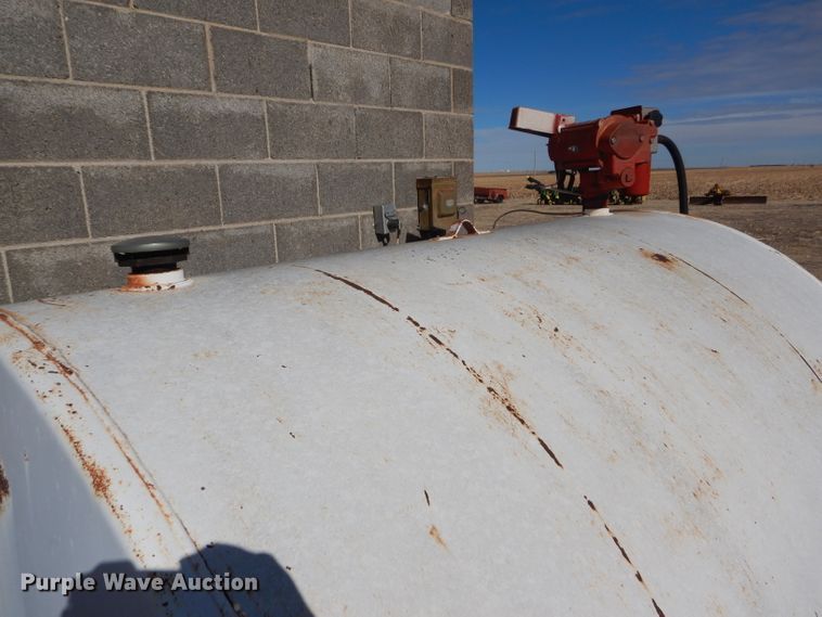 image for item GX9744 (3) fuel tanks