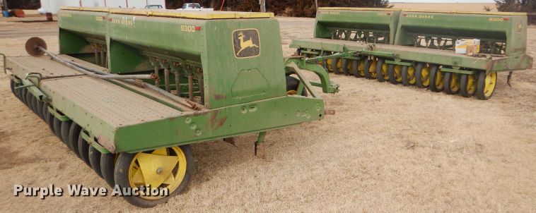 image for item GX9752 (4) John Deere 9300 hoe drills