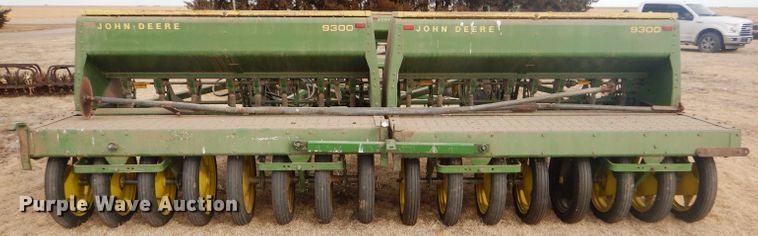 image for item GX9752 (4) John Deere 9300 hoe drills