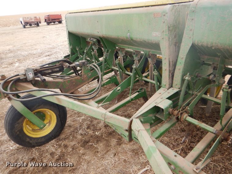 image for item GX9752 (4) John Deere 9300 hoe drills