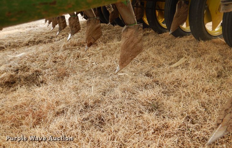 image for item GX9752 (4) John Deere 9300 hoe drills