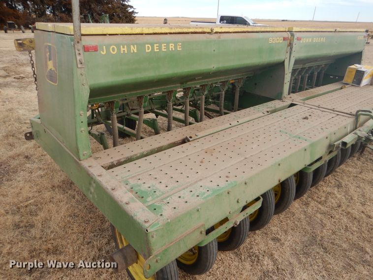 image for item GX9752 (4) John Deere 9300 hoe drills
