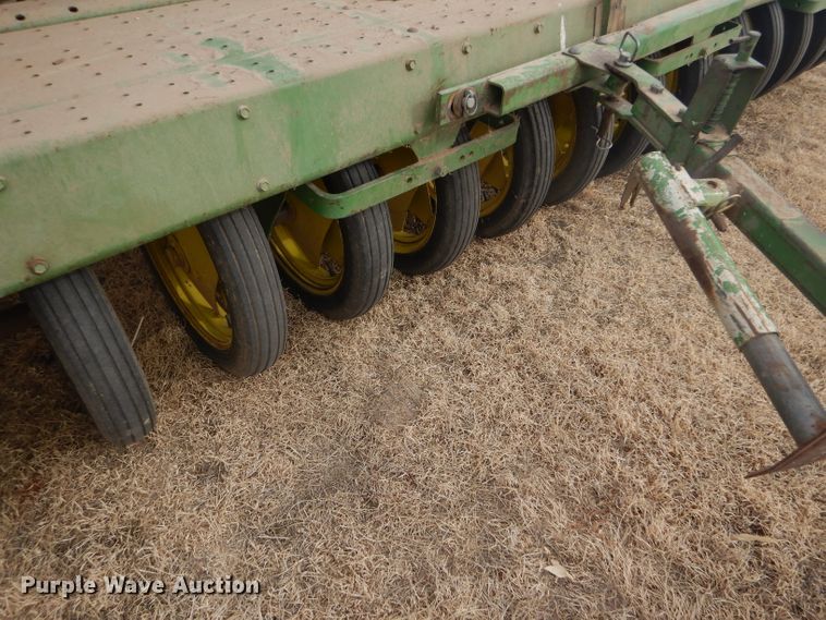 image for item GX9752 (4) John Deere 9300 hoe drills