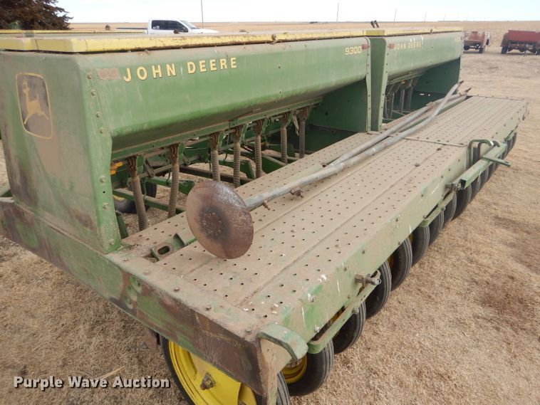 image for item GX9752 (4) John Deere 9300 hoe drills