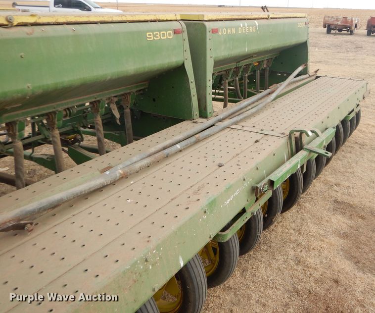 image for item GX9752 (4) John Deere 9300 hoe drills