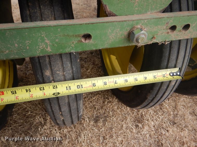 image for item GX9752 (4) John Deere 9300 hoe drills