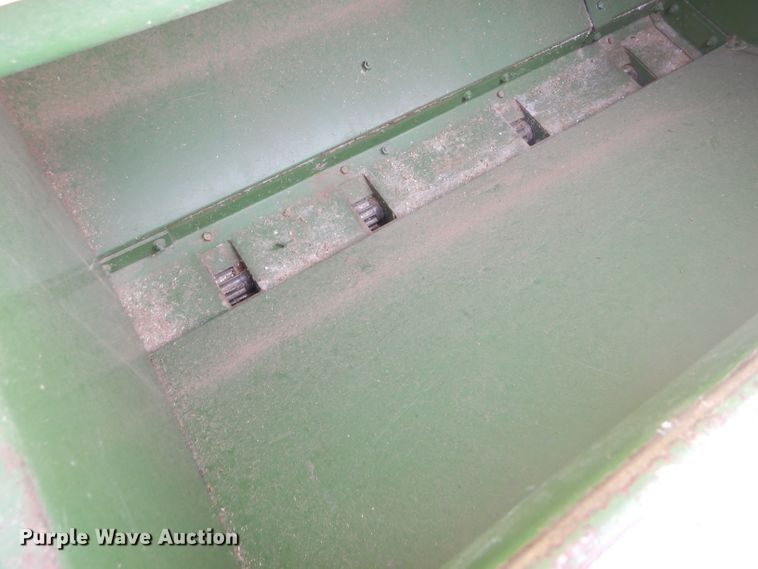 image for item GX9752 (4) John Deere 9300 hoe drills