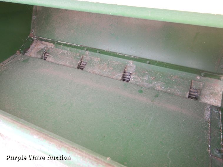 image for item GX9752 (4) John Deere 9300 hoe drills