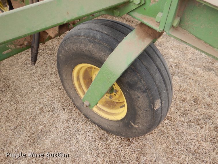 image for item GX9752 (4) John Deere 9300 hoe drills