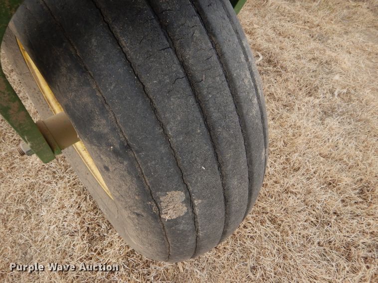 image for item GX9752 (4) John Deere 9300 hoe drills