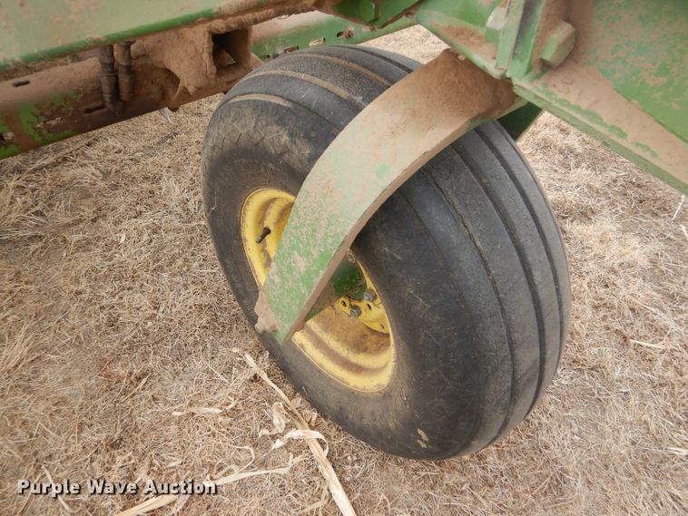 image for item GX9752 (4) John Deere 9300 hoe drills