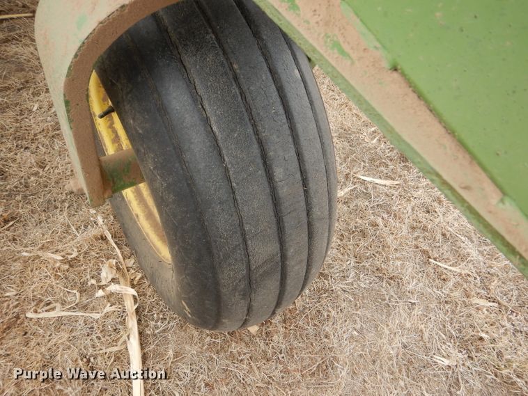 image for item GX9752 (4) John Deere 9300 hoe drills