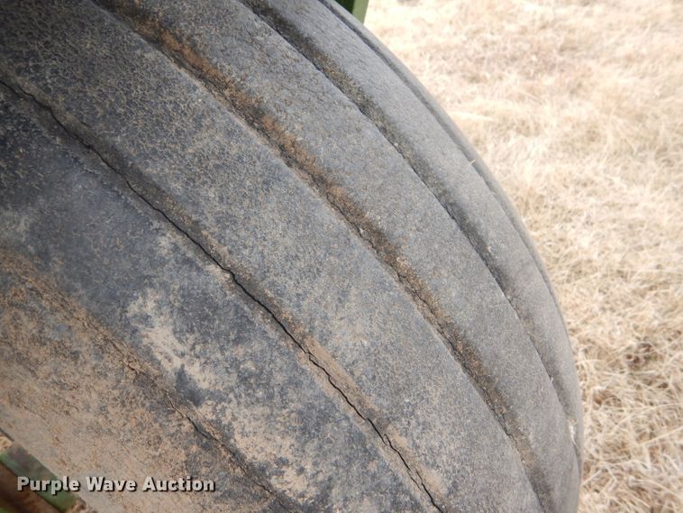 image for item GX9752 (4) John Deere 9300 hoe drills