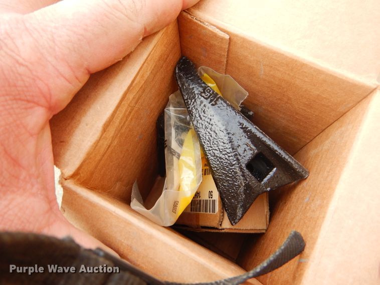 image for item GX9752 (4) John Deere 9300 hoe drills