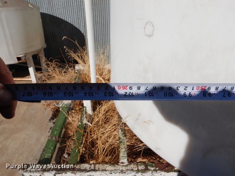 image for item GX9758 6,000 gallon poly fertilizer tank