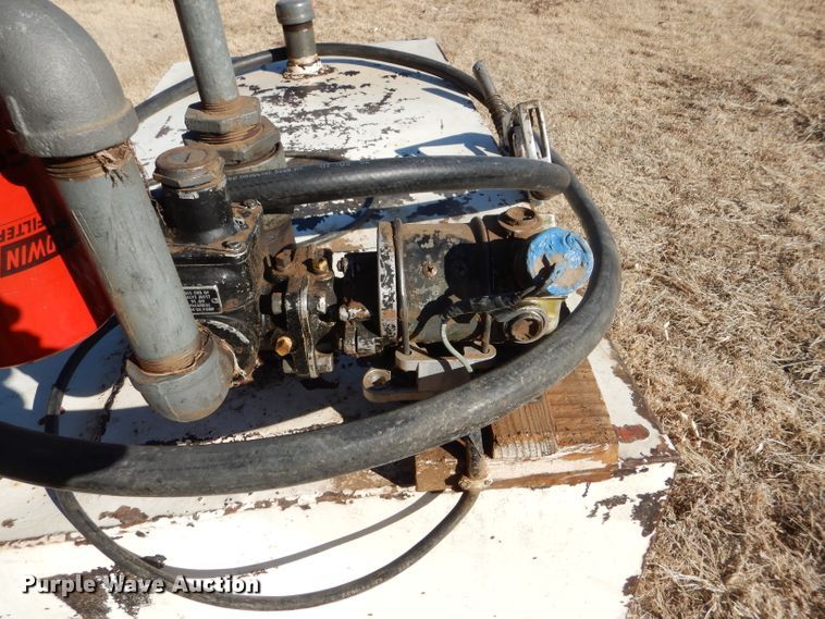 image for item GX9759 (4) auxiliary fuel tanks