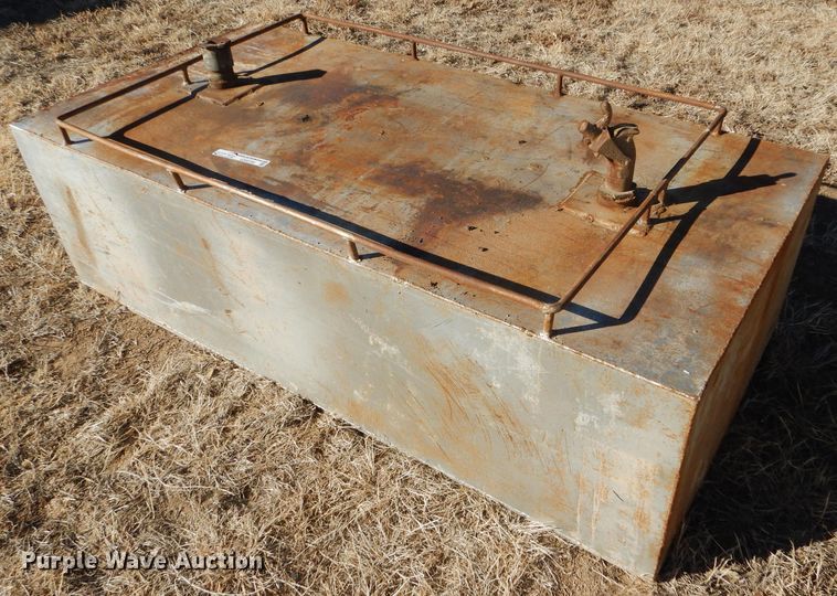 image for item GX9759 (4) auxiliary fuel tanks