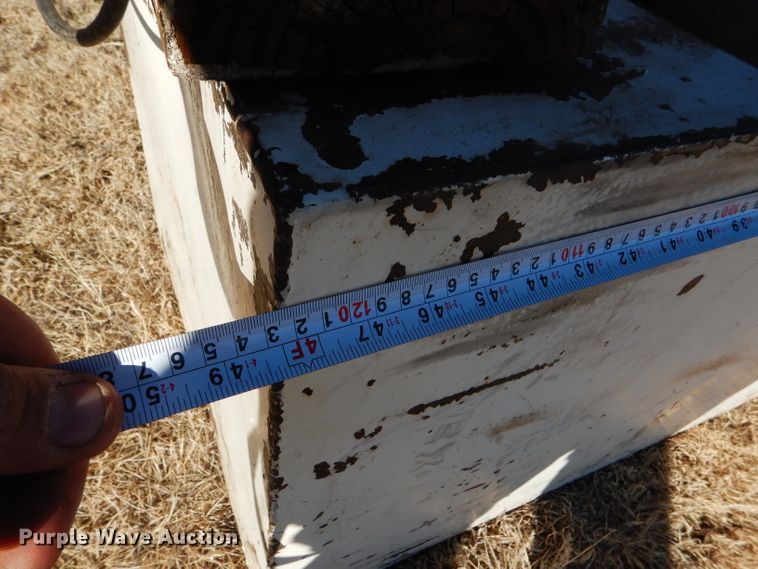 image for item GX9759 (4) auxiliary fuel tanks