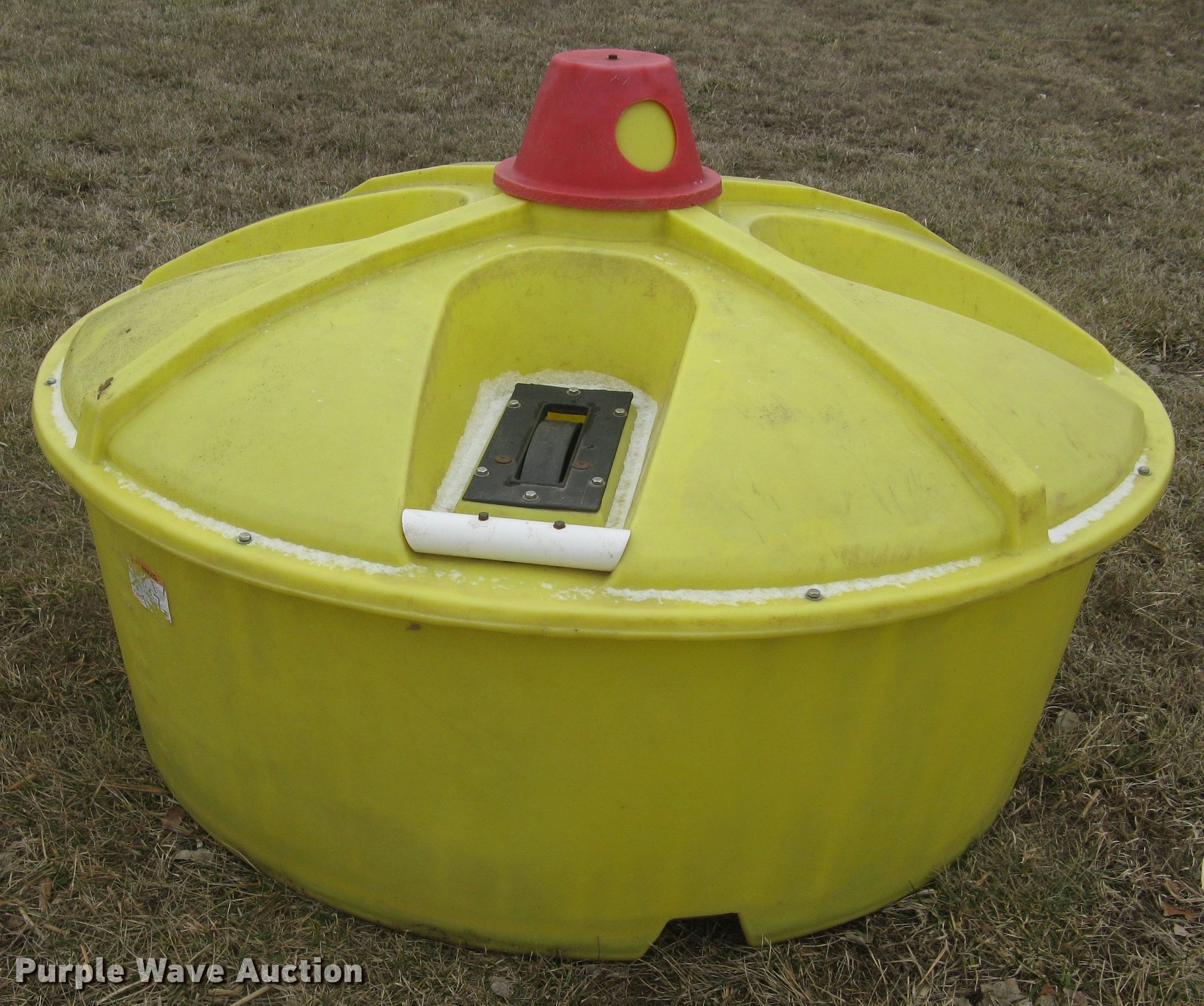(2) QLF poly liquid feed tanks in Rock, KS Item GA9535 sold Purple Wave