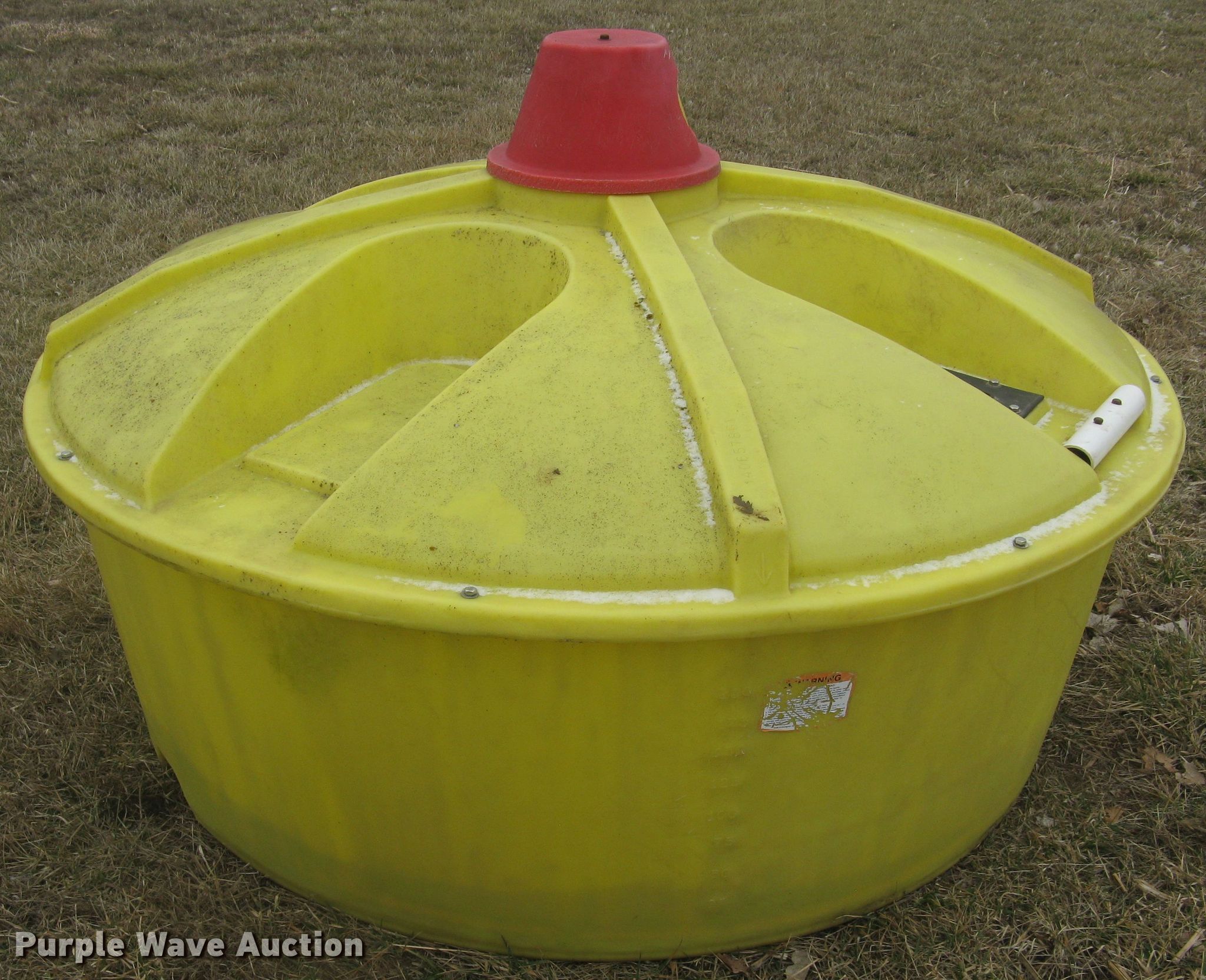 (2) QLF poly liquid feed tanks in Rock, KS Item GA9535 sold Purple Wave