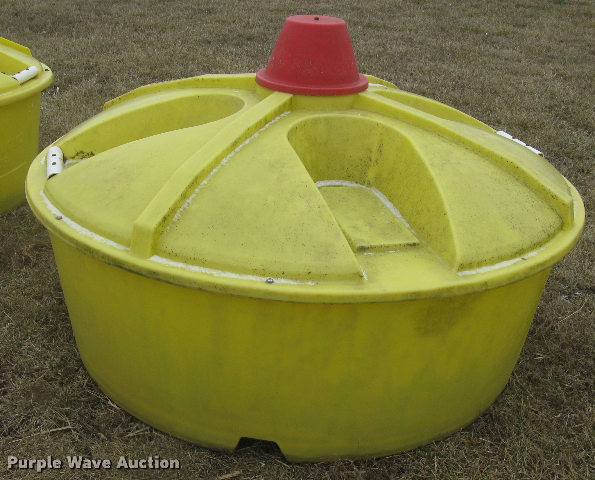 (2) QLF poly liquid feed tanks in Rock, KS Item GA9535 sold Purple Wave