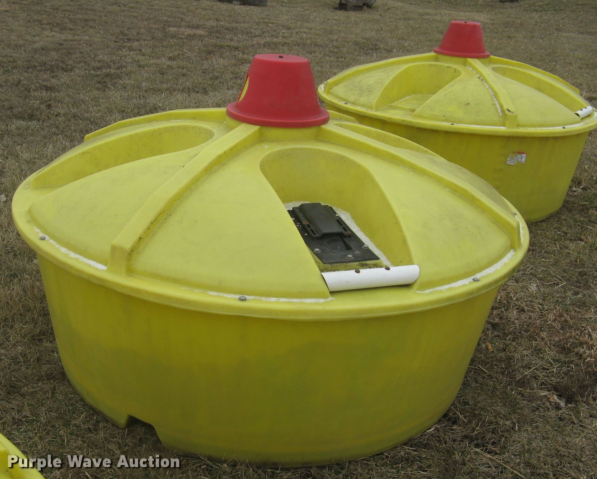 (2) QLF poly liquid feed tanks in Rock, KS Item GA9535 sold Purple Wave