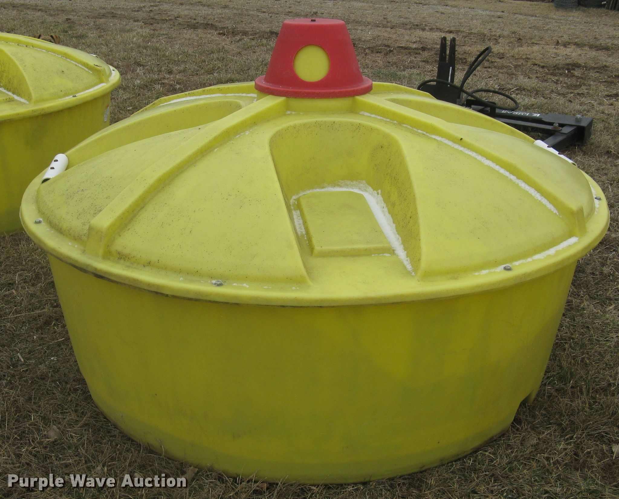 (2) QLF poly liquid feed tanks in Rock, KS Item GA9535 sold Purple Wave