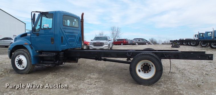 image for item DD1788 2002 International 4300 truck cab and chassis