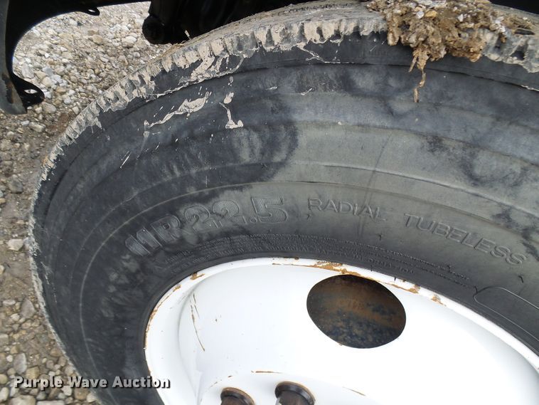 image for item DD1788 2002 International 4300 truck cab and chassis