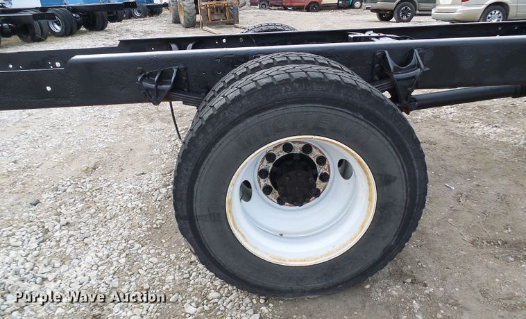 image for item DD1788 2002 International 4300 truck cab and chassis