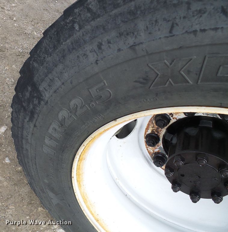 image for item DD1788 2002 International 4300 truck cab and chassis