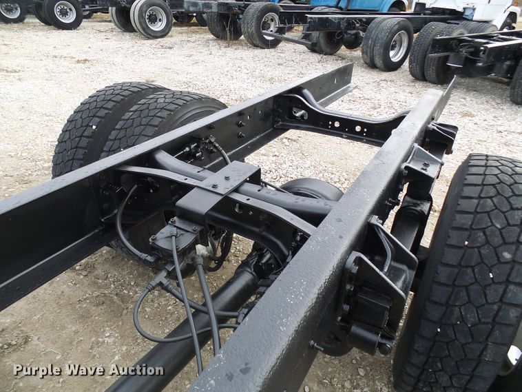 image for item DD1788 2002 International 4300 truck cab and chassis