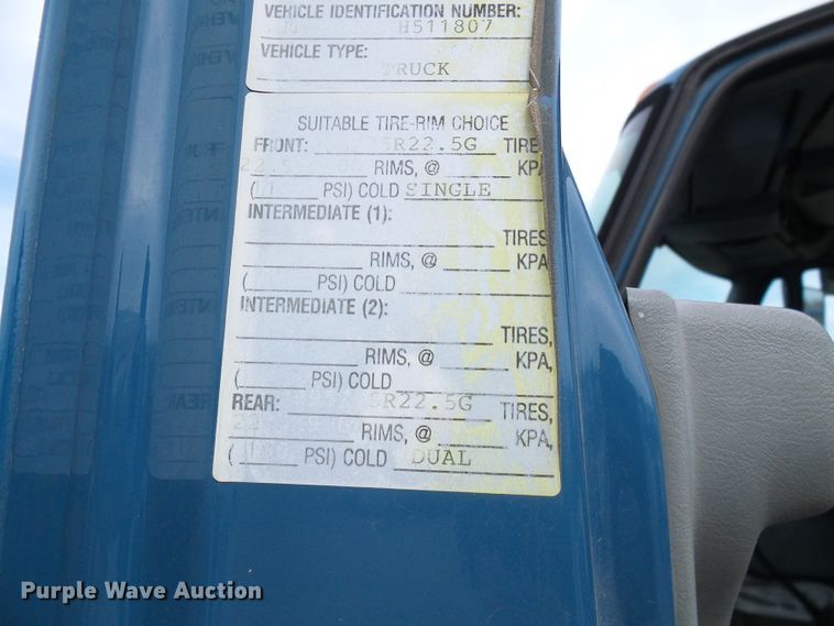 image for item DD1788 2002 International 4300 truck cab and chassis