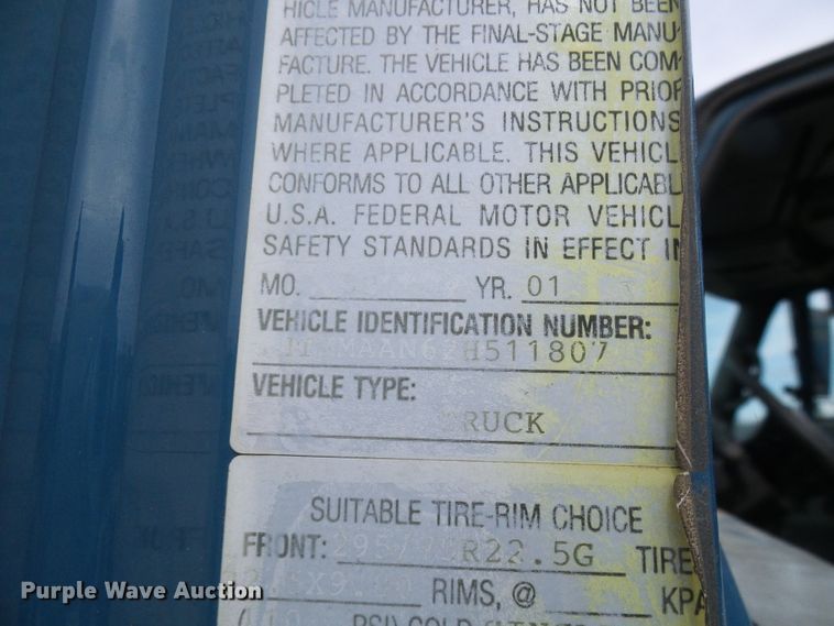 image for item DD1788 2002 International 4300 truck cab and chassis