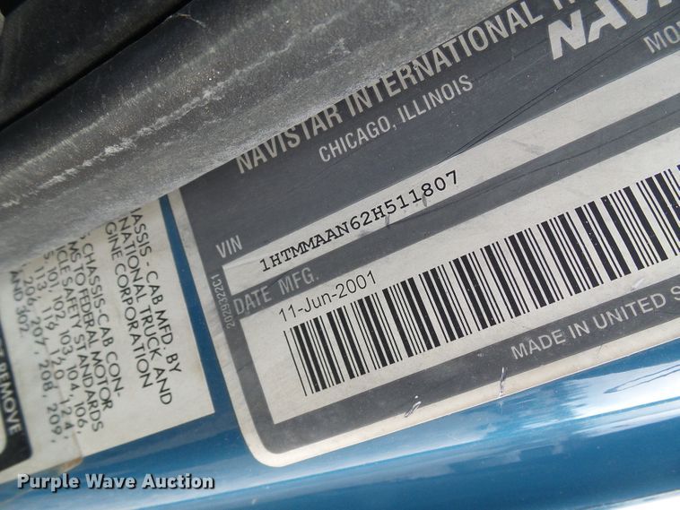 image for item DD1788 2002 International 4300 truck cab and chassis