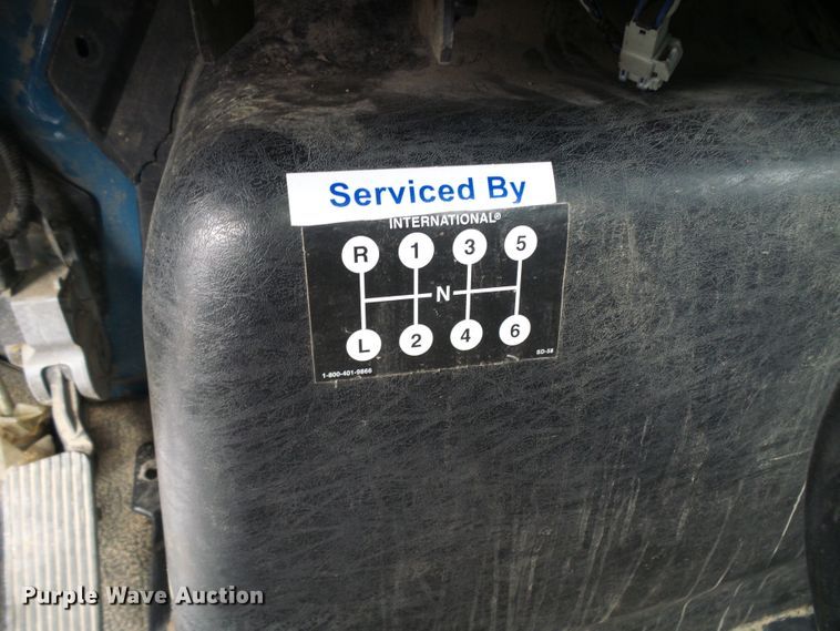 image for item DD1788 2002 International 4300 truck cab and chassis