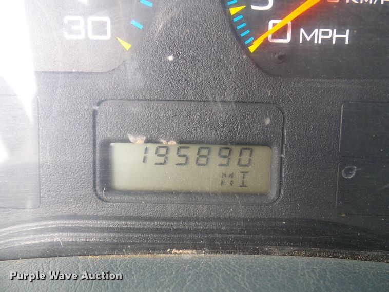 image for item DD1788 2002 International 4300 truck cab and chassis