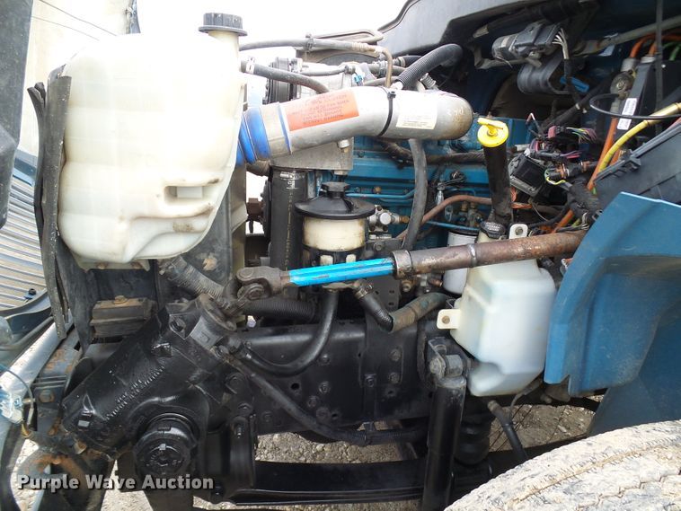 image for item DD1788 2002 International 4300 truck cab and chassis