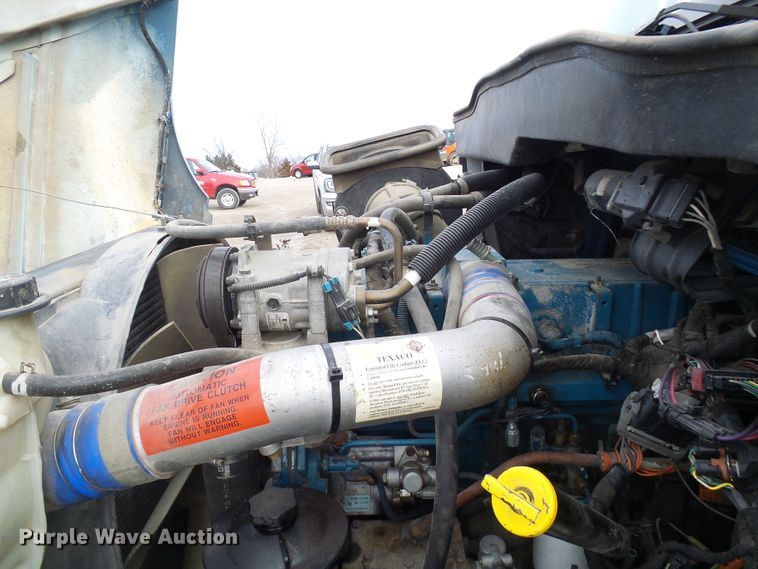 image for item DD1788 2002 International 4300 truck cab and chassis