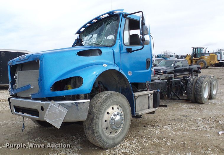image for item DD1789 2017 Freightliner Business Class M2 truck cab and chassis